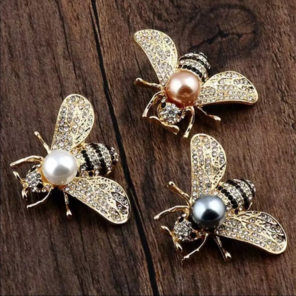 New BEE brooch Gorgeous White Rhinestone Pin 🐝